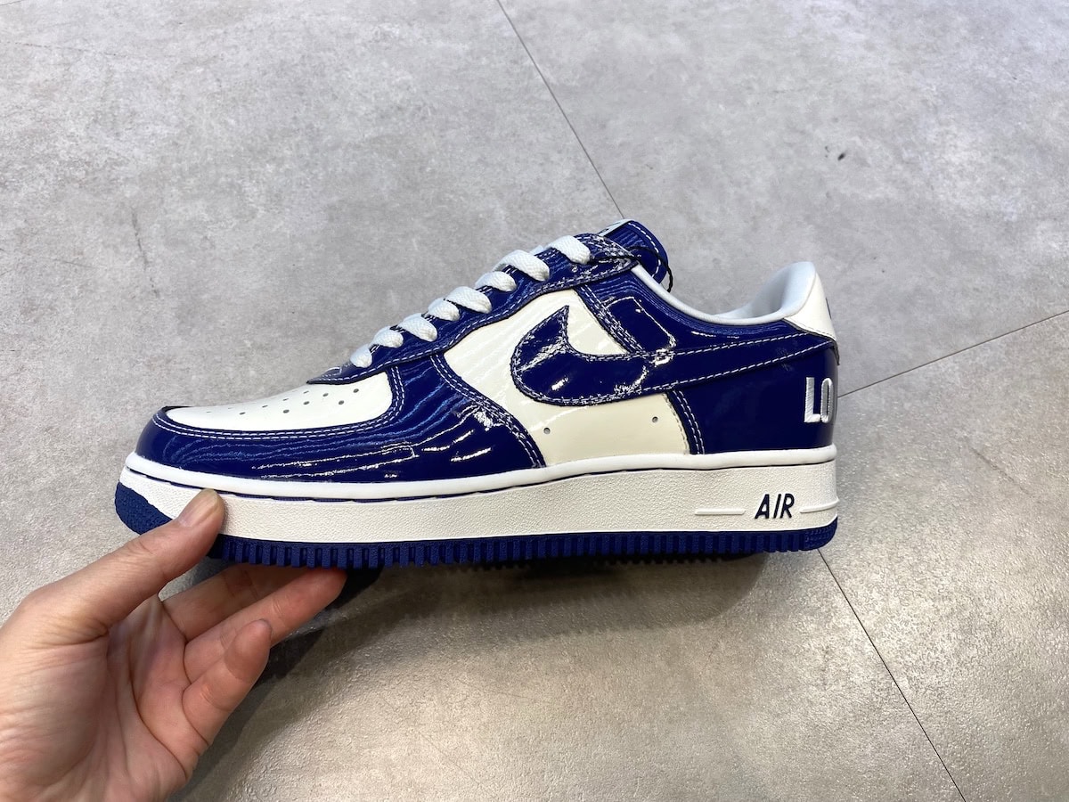 NIGO® × Nike(二ゴー × ナイキ)のエアフォース1 '01 ロー "ラストオージー2"