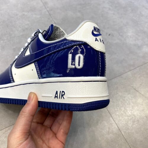 NIGO® × Nike(二ゴー × ナイキ）のエアフォース1 '01 ロー 