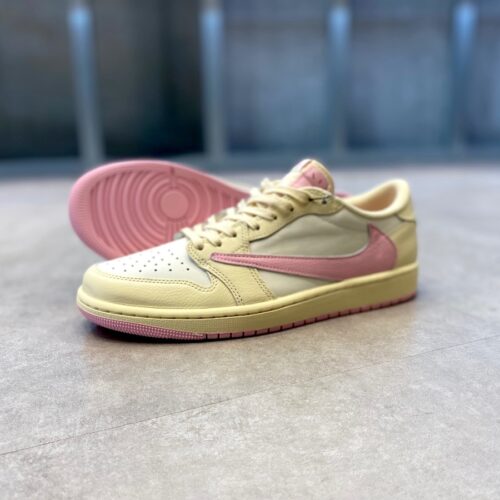 Travis Scott × Nike（トラヴィススコット × ナイキ）のエアジョーダン1 レトロ ロー OG 