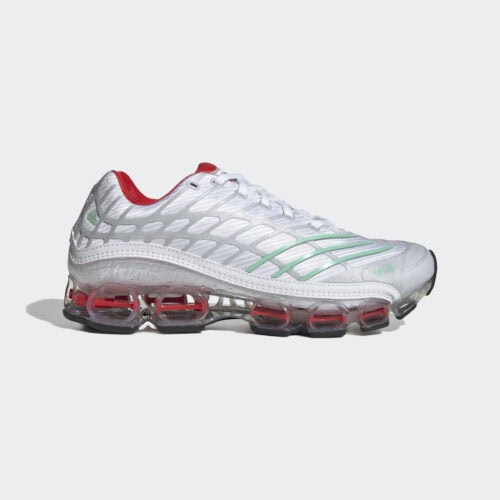 いずれもCoca-Colaから着想を得てアップデートされ、しずくのついたコカ･コーラの缶を思わせるルックスへと再構築されている。なかでも「MEGARIDE F50」は、コカ･コーラの象徴でもある瓶ボトルにオマージュを捧げるデザインとなっている。