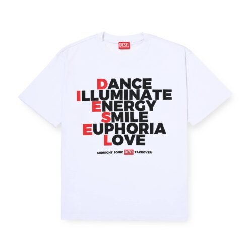 スペシャルステージの開催を記念して、DIESEL初となるSUMMER SONICコラボレーションTシャツも限定発売。カラーはブラックとホワイトの2色展開。