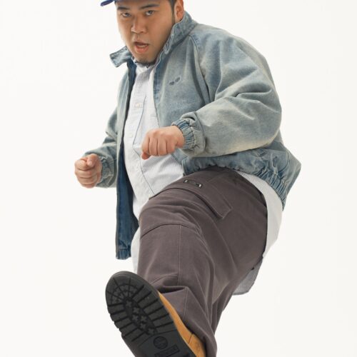 松井ケムリが着こなすノーティカのデニムハリントンジャケット