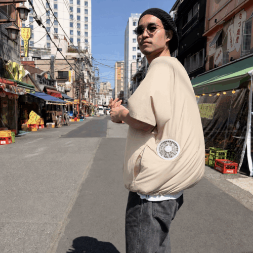 ファッション空調服®を提案するHHHEAD SHOP（ヘッドショップ）のオリジナルブランドRICO（リコ）から、速乾Tシャツ型空調服®「RICO AIR FAN」の第二弾モデル「RICO AIR FAN ZIP UP」に新色が登場。今回ラインナップに加わるのは、淡いトーンが魅力の「ミントグリーン」と「ライトベージュ」。クラウドファンディングGREEN FUNDINGにて、7月末まで受注受付中となっている。
