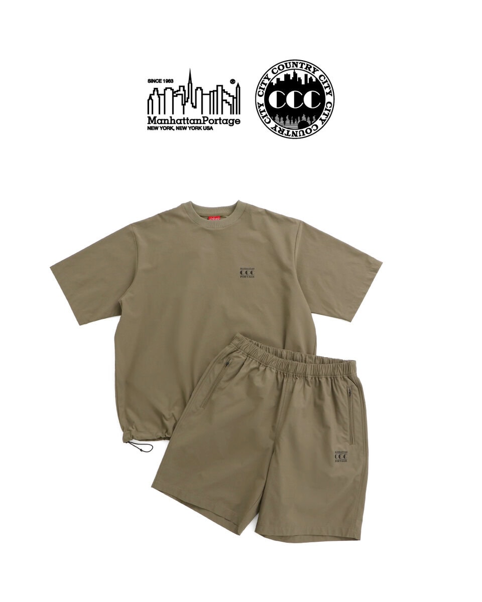T-Shirts ¥12,980、Print Shorts ¥12,980