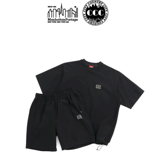 T-Shirts ¥12,980、Print Shorts ¥12,980