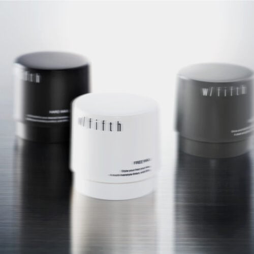 株式会社 b-ex(ビーエックス)から、新メンズスタイリングブランド「w/fifth(ウィズフィフス)」が登場。原宿・渋谷・表参道エリアを中心に全国17店舗を展開するメンズサロン「fifth」と共同開発したヘアスタイリング剤が、6月29日(月)より全国のロフトにて順次先行発売される(一部店舗を除く)