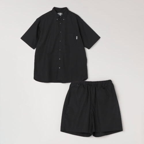 ZERO-TEX®ボタンダウン ポケットシャツ ¥9,900、ZERO-TEX®イージーショーツ ¥8,360