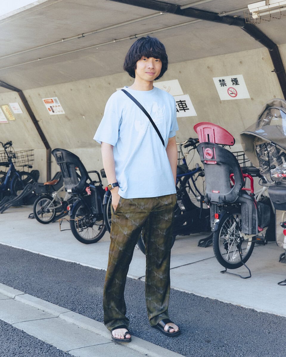 【30代スナップ@下北沢】ユッタ ニューマンのレザーサンダルで“大人の足元”を演出