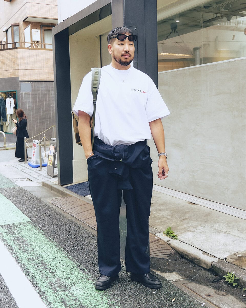 【30代スナップ@下北沢】世界のスイムリーディングブランド「スピード」の白Tシャツがまぶしい