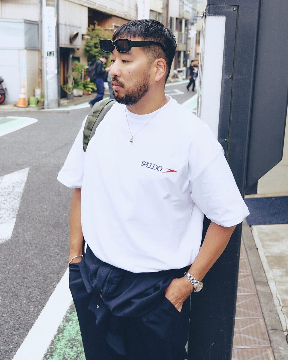 【30代スナップ@下北沢】世界のスイムリーディングブランド「スピード」の白Tシャツがまぶしい