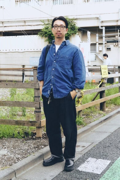 【30代スナップ@下北沢】上下デニムでも濃淡でメリハリをつけて大人っぽい仕上がりに