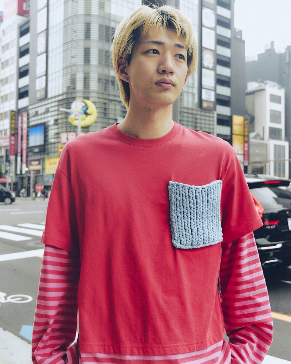 【20代スナップ@名古屋】Charles Jeffrey LOVERBOYのレイヤードTシャツを目立たせるためにブラックを有効活用