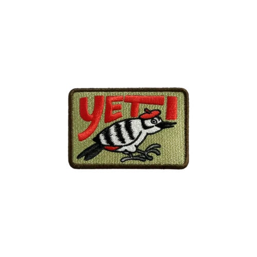 さらに期間中、GREEN STAGEまたはPYRAMID GARDENエリアのYETI®ブースで商品を購入した人には、「YETI® × YUSUKE HANAI」限定パッチをプレゼント。今回の限定パッチには、YUSUKE HANAIが描いたアートワークを採用。苗場の自然に生息するキツツキの仲間「アカゲラ」とYETI®ロゴを組み合わせた、このイベントのためだけの特別なデザインとなっている。