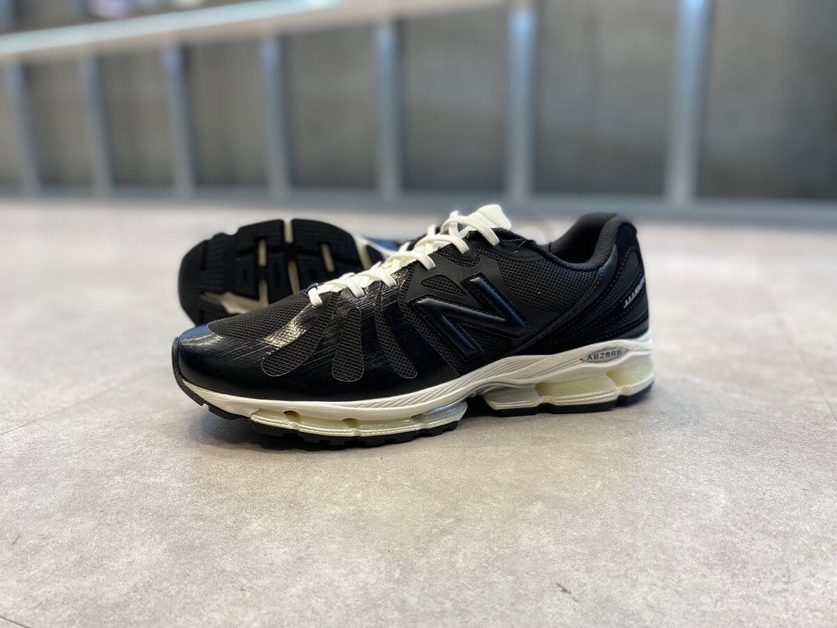 JJJJound × New Balance(ジョウンド × ニューバランス )の1890 "ブラック/ホワイト"