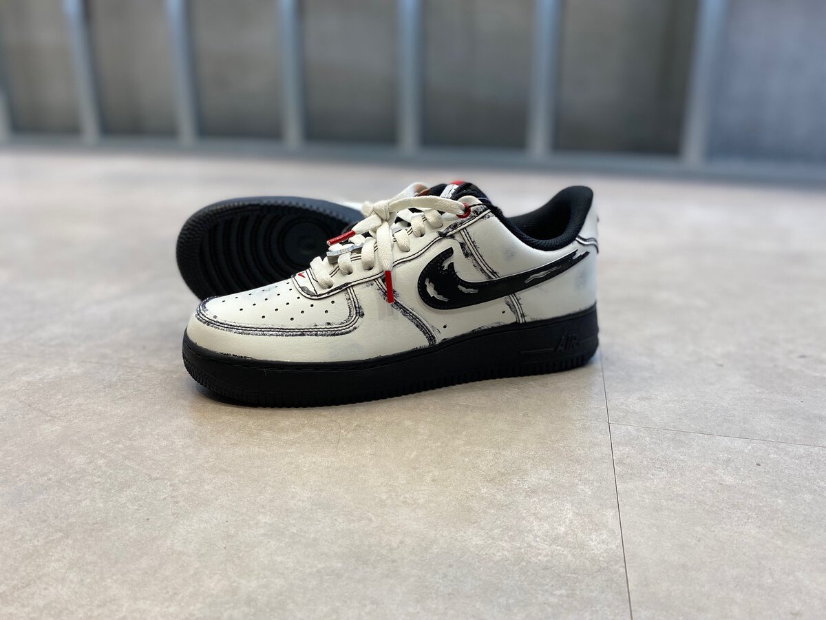 Nike(ナイキ)のエア フォース 1 "ハロウィン/スクリーム"