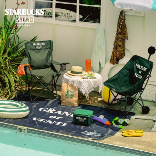 STARBUCKS（スターバックス）とBEAMS（ビームス）によるライフスタイルプロジェクト、STARBUCKS STAND by BEAMS（スターバックス スタンド バイ ビームス）から、Coleman（コールマン）別注のアウトドアアイテムが登場。2026年7月17日（金）より発売される。