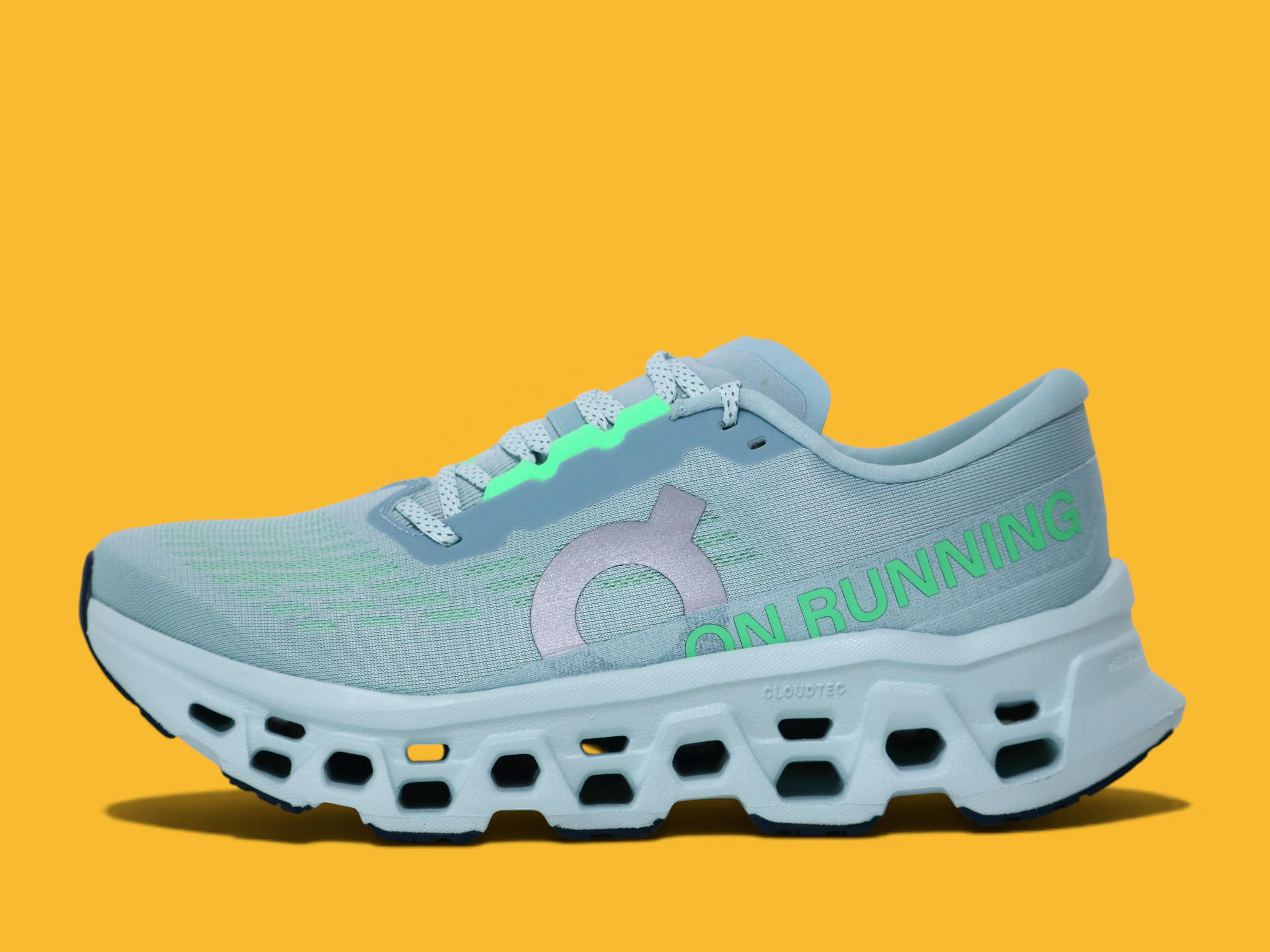 オンの「クラウド モンスター ３」¥24,200