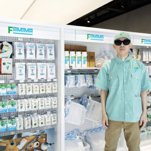 今、日本で一番ホットなコンビニ「FAMIMA PARK AZABUDAI」に潜入!NIGO®氏監修のアパレルやドリンクほか…こだわりが詰まった新たな形のコンビニがすごすぎた