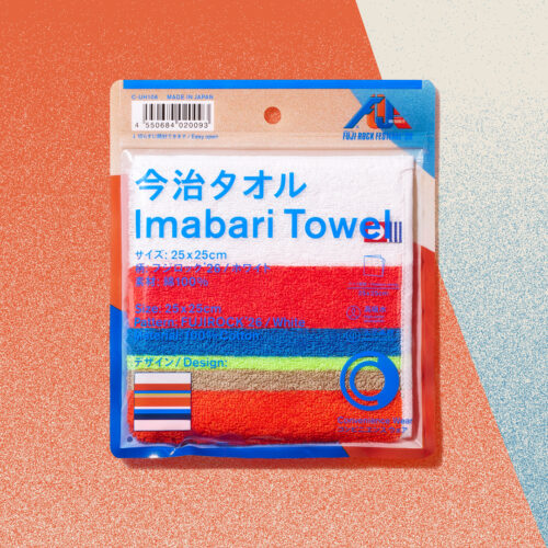 フジロック’26のポスターと連動した限定デザインの今治タオルハンカチ。今治独自の高吸水仕様で、フェス会場はもちろん日常使いにも活躍する一枚。カラーはフジロック’26／ホワイト。