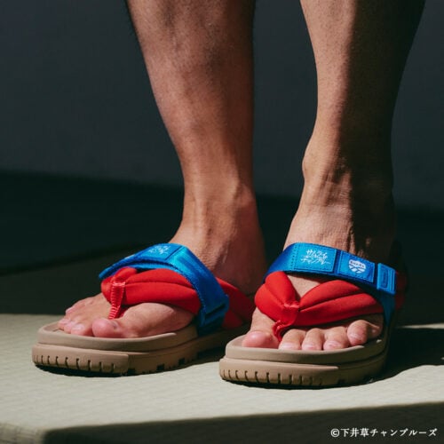 作品の世界観とSHAKAらしい機能性がひとつになった、数量限定のコラボサンダル。ムゲンの足元を感じる特別な一足は、夏のスタイリングにも映える存在に。