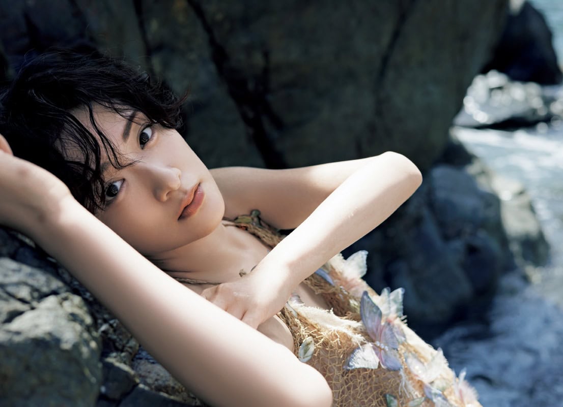 生駒里奈写真集『ルリカケス』 撮影:青山裕企 ワニブックス刊