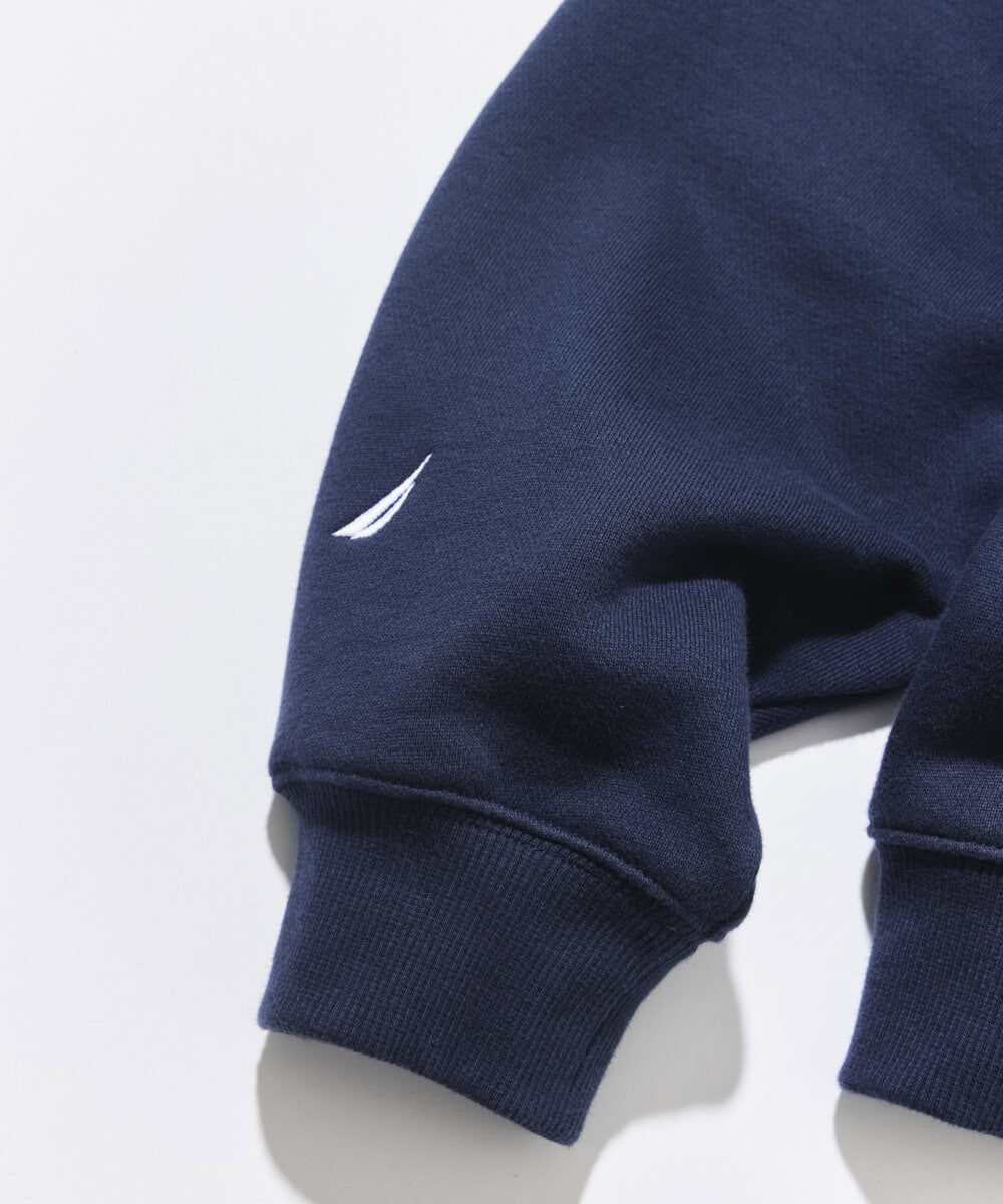 さらに左袖にはChampionのエンブレム、右袖にはNAUTICAのブランドマークを刺繍。すべてのアイテムの裾やバックにはジョックタグも施され、細部まで両ブランドらしさを詰め込んでいる。