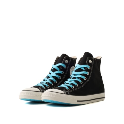 ベースとなるのは、ブラックキャンバスのCONVERSE「ALL STAR」。
