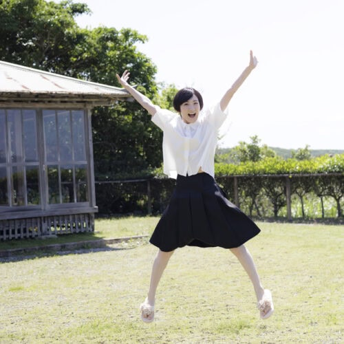 生駒里奈写真集『ルリカケス』 撮影：青山裕企 ワニブックス刊