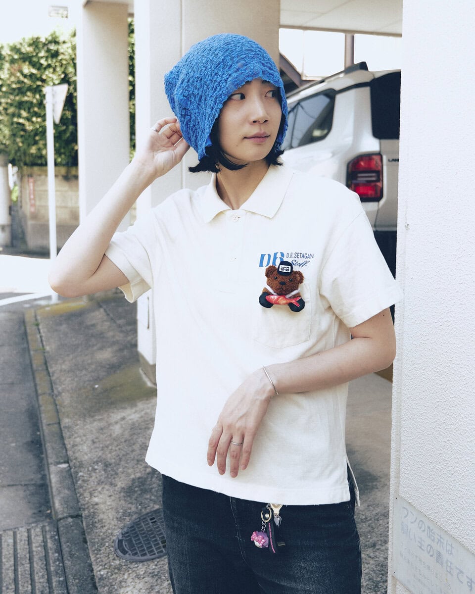 【30代スナップ@明大前】漁師のクマちゃんが付いた夏らしいポロシャツに視線集中