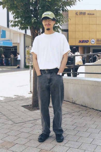 【20代スナップ@下北沢】オーセンティックなシンプルコーデはサイズ選びが肝