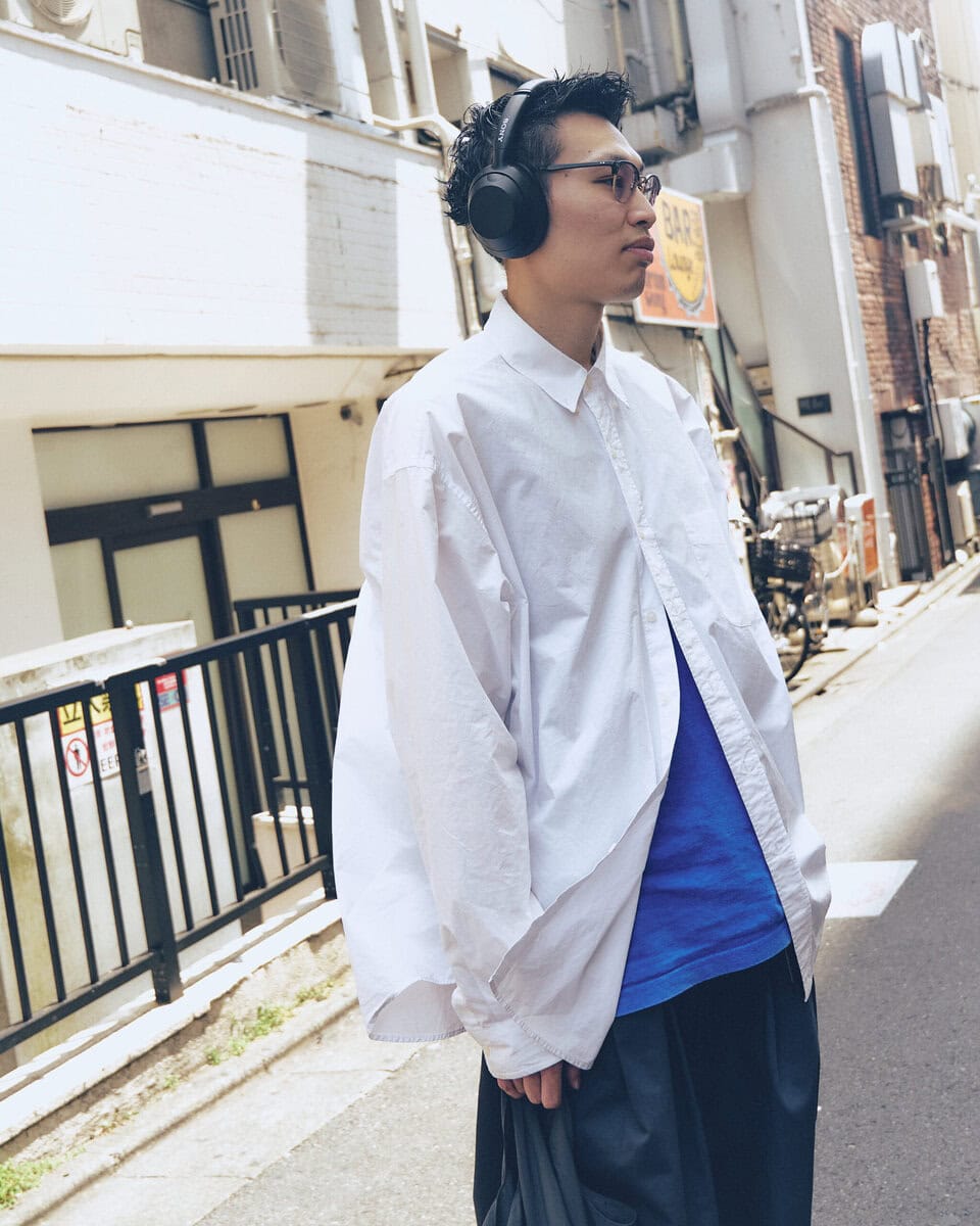 【30代スナップ@下北沢】シャツのボタンの留め方に一工夫…インナーの青をちらり