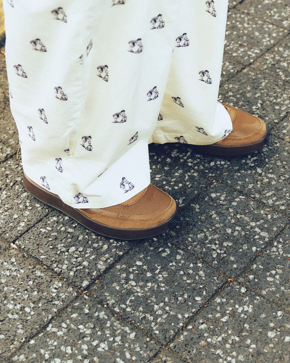【30代スナップ＠渋谷】Tシャツのデザイン、パンツの柄、メガネ…あえてナードにまとめて