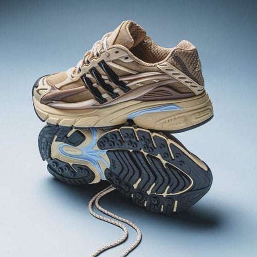 adidas Originals(アディダス オリジナルス)が、Pharrell Williams(ファレル・ウィリアムス)と手掛ける「VIRGINIA ADISTAR JELLYFISH」から、新色「タン」モデルを2026年8月22日に発売する。モノクローム調の落ち着いたカラーリングと、シリーズを象徴する大胆なシルエットを融合した一足となっている。