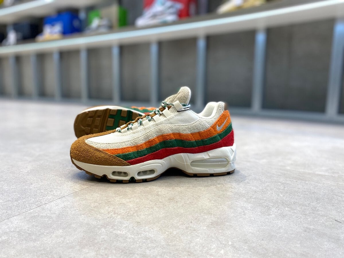 Nike(ナイキ)のエアマックス95 OG ビッグバブル "スポーツグリーン/セーフティオレンジ"