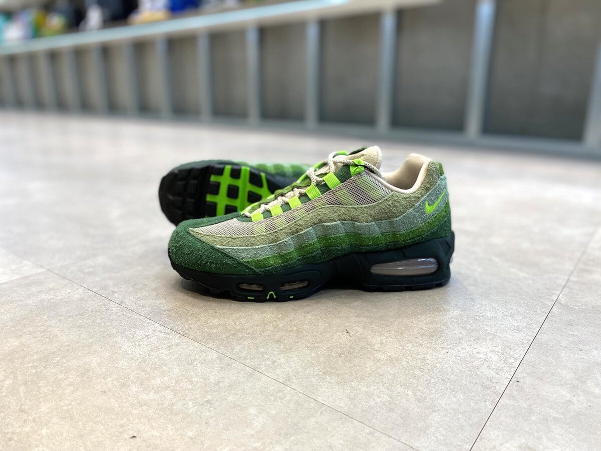 Division Street × Nike(ディビジョンストリート × ナイキ)のエアマックス95 ビッグバブル ダックス オブ ア フェザー "ザウッズ"