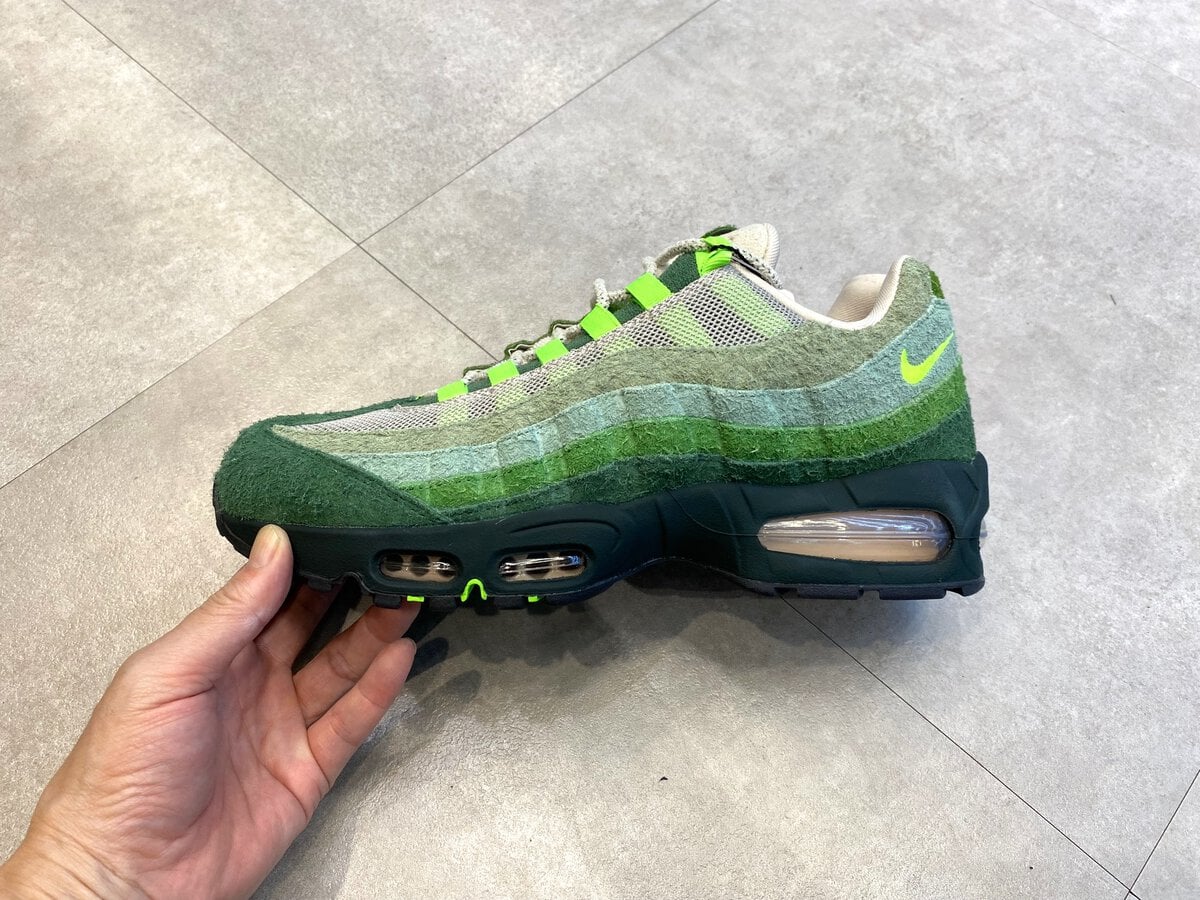 Division Street × Nike(ディビジョンストリート × ナイキ)のエアマックス95 ビッグバブル ダックス オブ ア フェザー "ザウッズ"