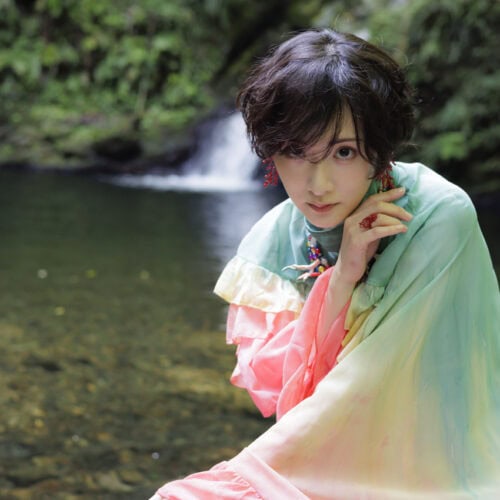 生駒里奈写真集『ルリカケス』 撮影：青山裕企 ワニブックス刊