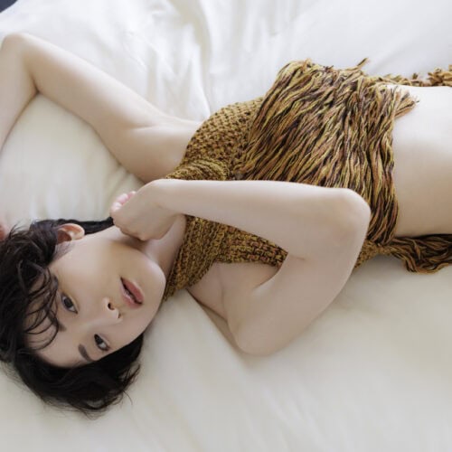 生駒里奈写真集『ルリカケス』 撮影：青山裕企 ワニブックス刊