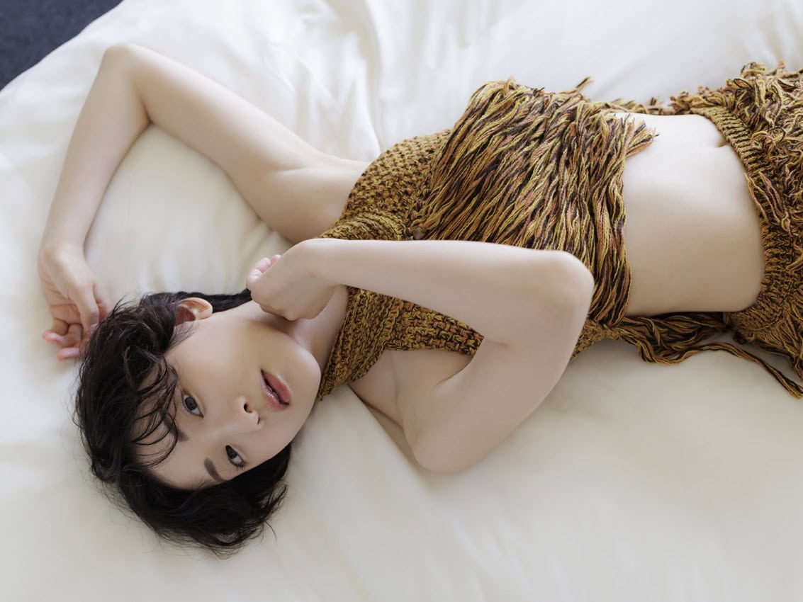 生駒里奈写真集『ルリカケス』 撮影：青山裕企 ワニブックス刊