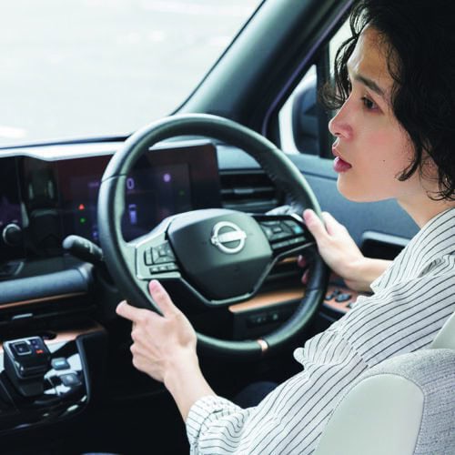 EV「SAKURA」はスーっと静かに加速するから街中も高速での合流もラクラク!