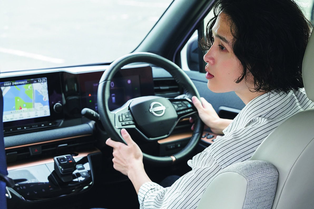 EV「SAKURA」はスーっと静かに加速するから街中も高速での合流もラクラク!