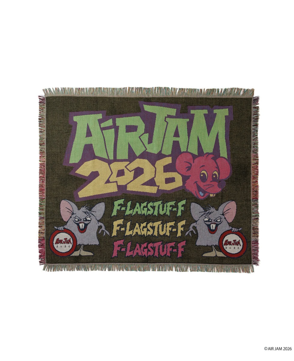 さらに、部屋でも「AIR JAM 2026」の世界観を楽しめるRUGもラインナップ。イベント名やF-LAGSTUF-Fのロゴ、キャラクターを組み合わせたグラフィックが印象的。