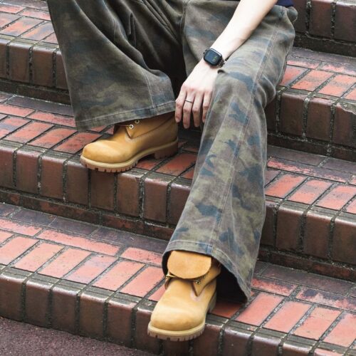 【貯金して手に入れた1足】俳優・平山愛夏が愛用!トラヴィス×ナイキAJ1とティンバーランドで魅せる秋のリアルコーデ