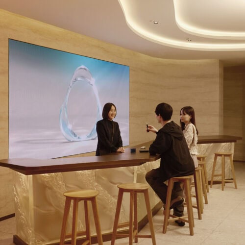 IQOS フラッグシップ 銀座 1階 ディスカバリーバー フレーバーの専門知識を持つフレーバーマスターが、新たなフレーバーとの出会いをサポート