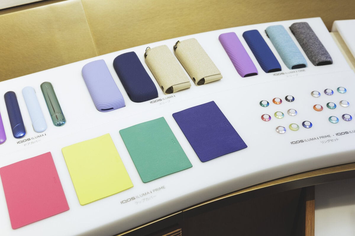 IQOS フラッグシップ 銀座 1階 プロダクトウォール フィリップ モリス インターナショナルの製品を展示 販売