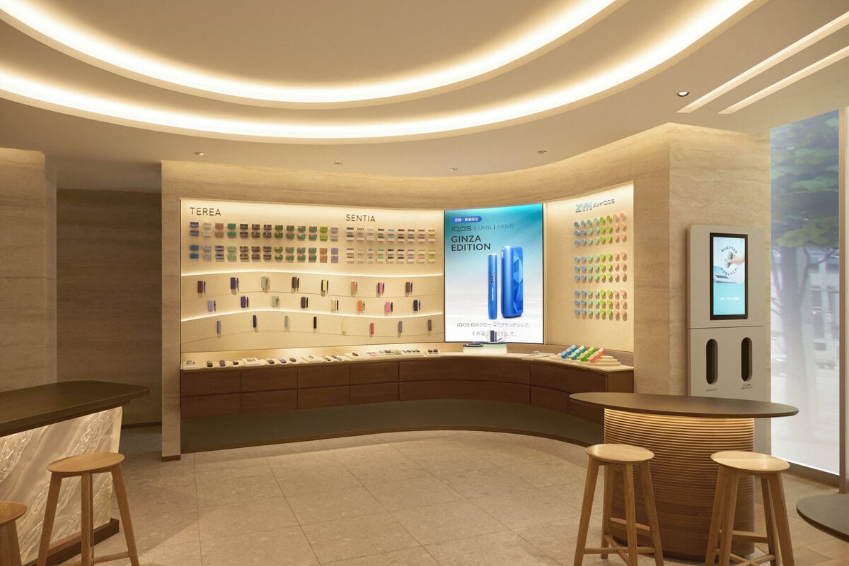 IQOS フラッグシップ 銀座 1階 プロダクトウォール フィリップ モリス インターナショナルの製品を展示 販売