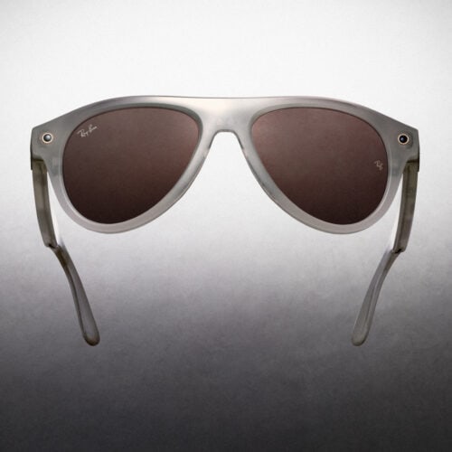 1937年に誕生したRay-Banを代表するモデルのひとつ、Aviatorが初めてRay-Ban Metaコレクションに加わった。