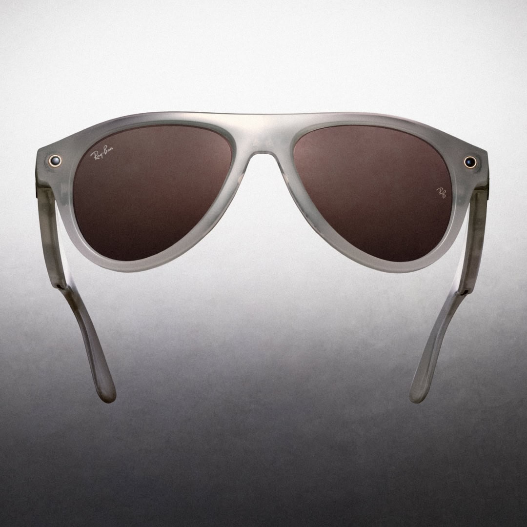 1937年に誕生したRay-Banを代表するモデルのひとつ、Aviatorが初めてRay-Ban Metaコレクションに加わった。