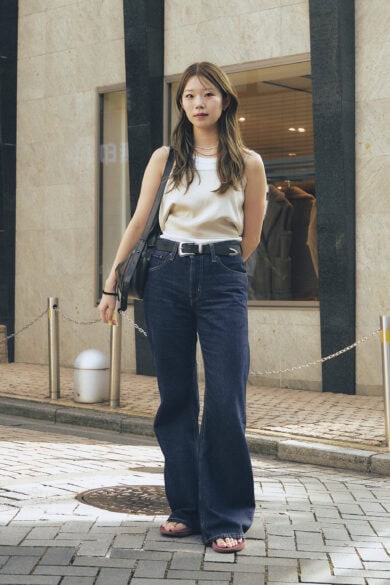 【20代スナップ@学芸大学】ヘルシーな夏っぽコーデのデニム美シルエットが目を引く