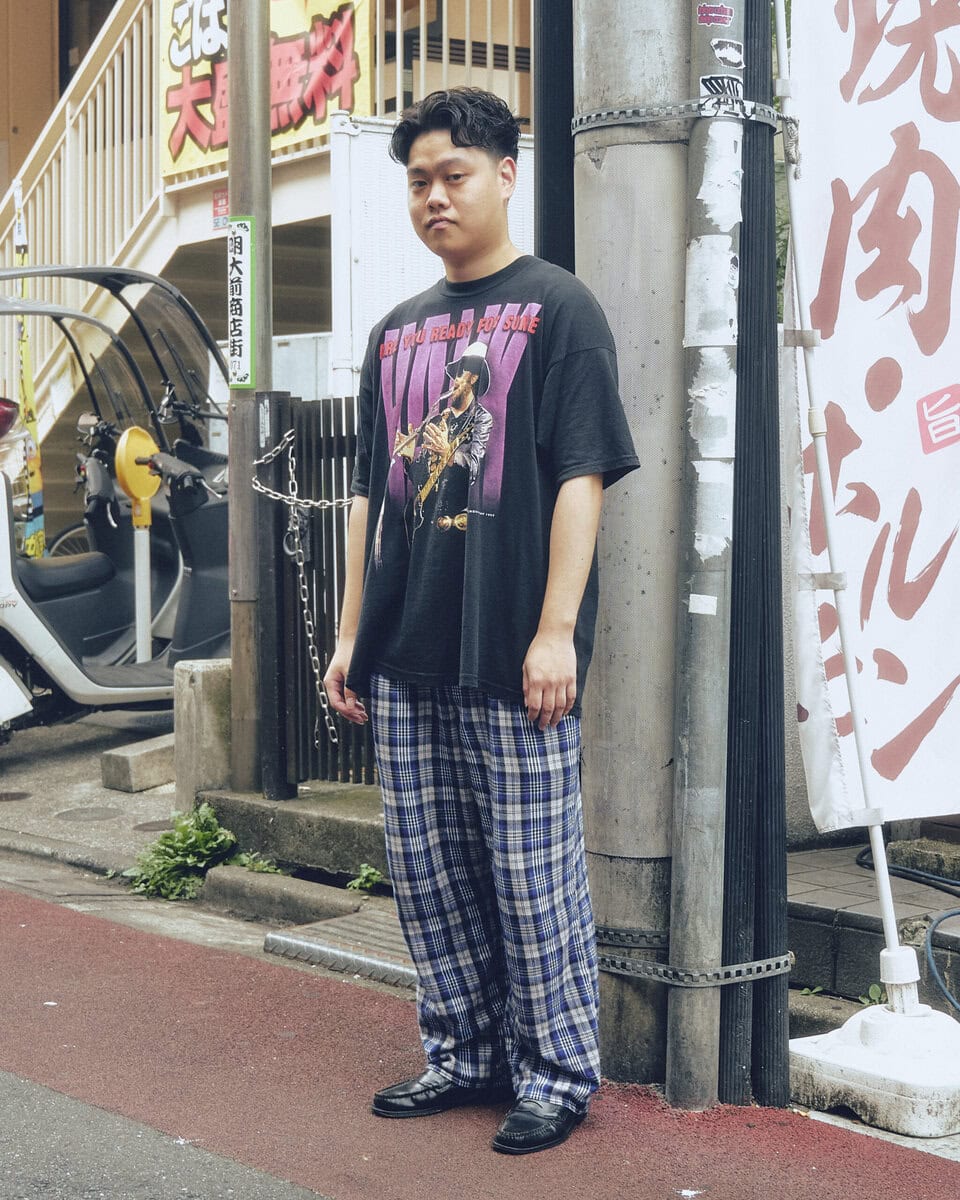 【20代スナップ@明大前】Tシャツ×チェックパンツ=ラフ、という方程式
